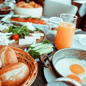 Brunch Table de brunch, avec de nombreuses victuaillles