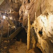 Dans les grottes